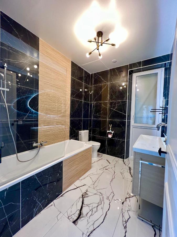 Appartement De Luxe Avec Fresque, Hyper Centre Et Parking Sure Fontainebleau Eksteriør billede
